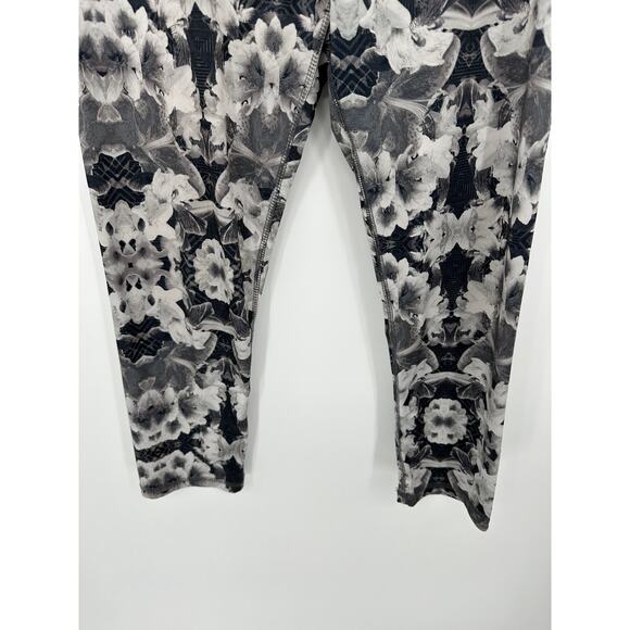 Energie Leggings Women LARGE Black White Floral Print Justine Pull On Cropped - Picture 3 of 11